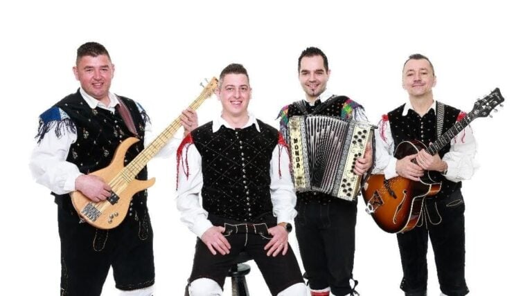 VESELICA Z ANSAMBLOM DOLENJSKI VESELJAKI! — Pgd Globodol Globodol